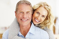 An older couple smiling.